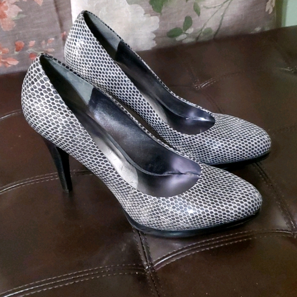 Womens round toe heels